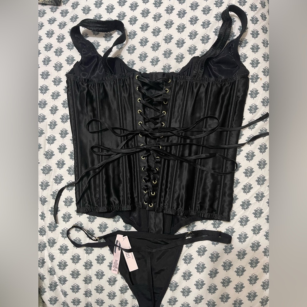 Victoria’s Secret sexy classic silk corset set M DD